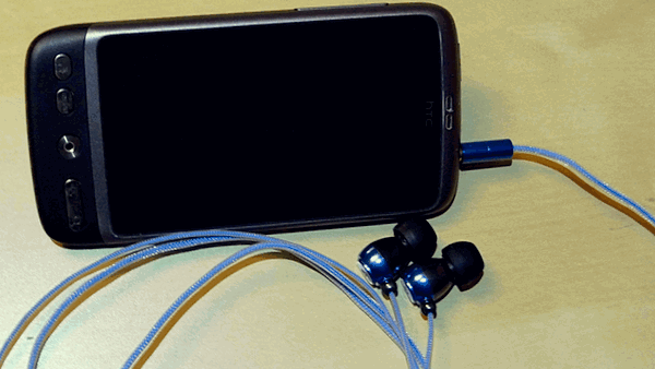 New untanglable headphones