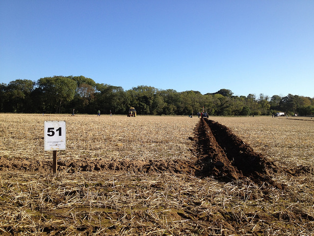 Walk behind the ploughshare